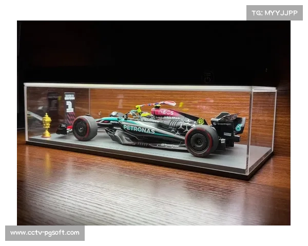 梅奔新加坡升级显成效拉塞尔夺冠被赞找准地效时代发展方向